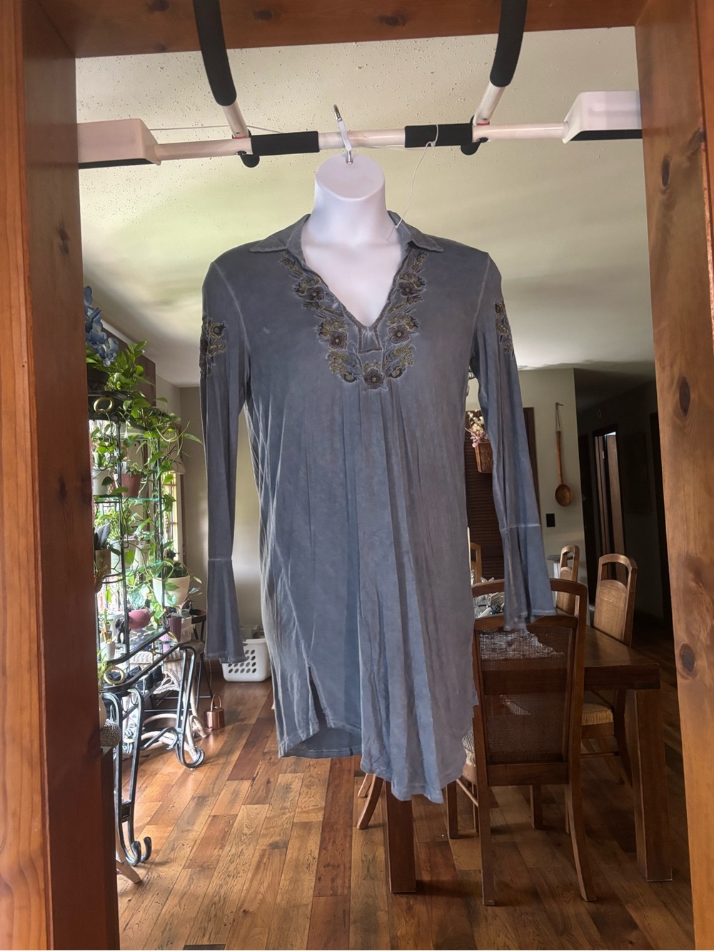 POL Washed Blue Women’s Embroidered V‑Neck Tunic Dress W/ Bell Sleeves Size S